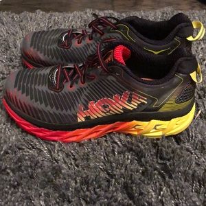 Hoku Arahi running sneakers Size 8